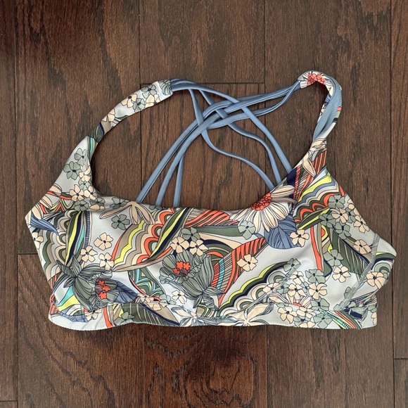 Victoria’s Secret Sport Criss Cross Back Sports Bra - Picture 2 of 5